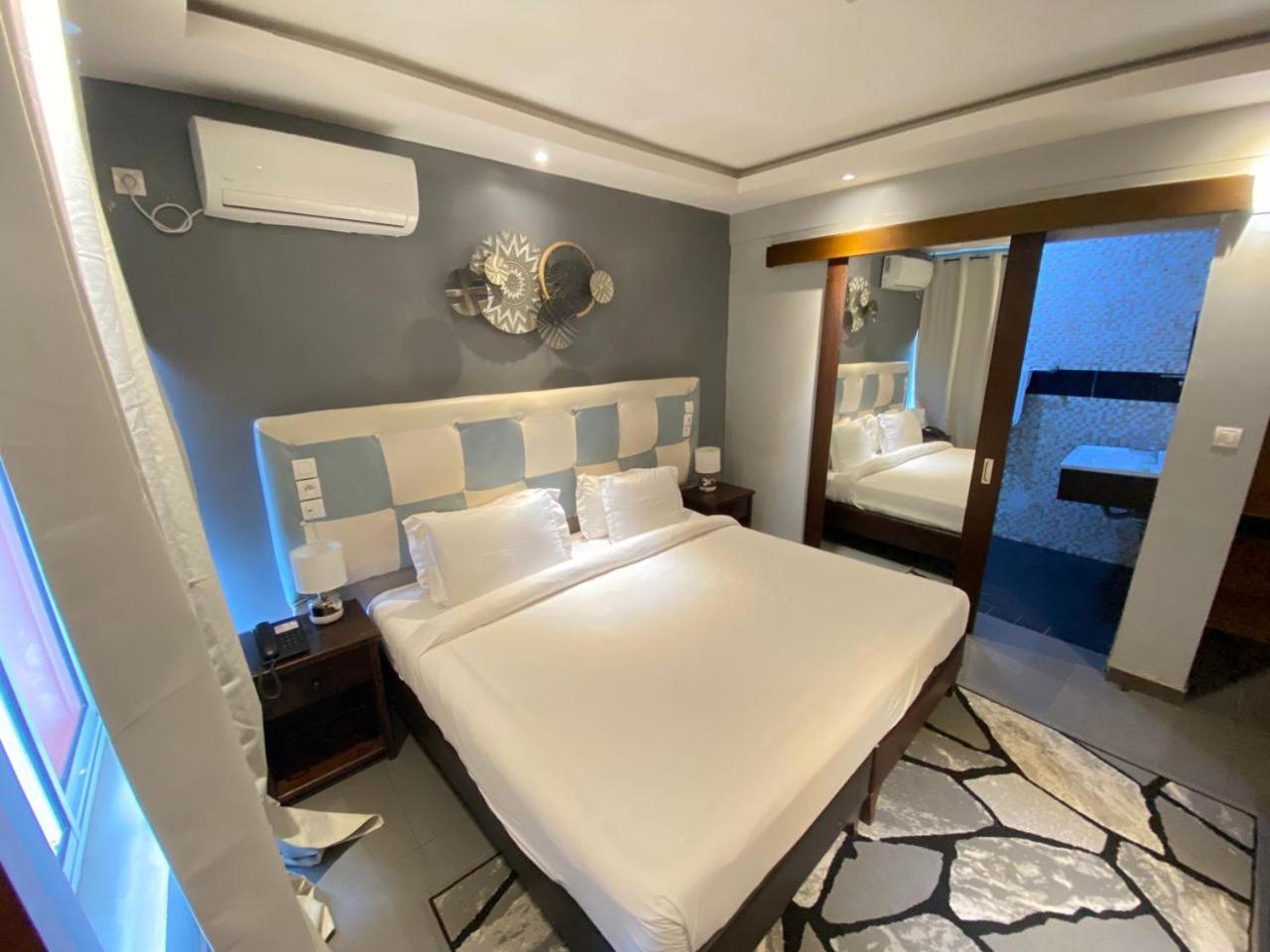 Fini Hotel Bobende Limbe Exterior photo